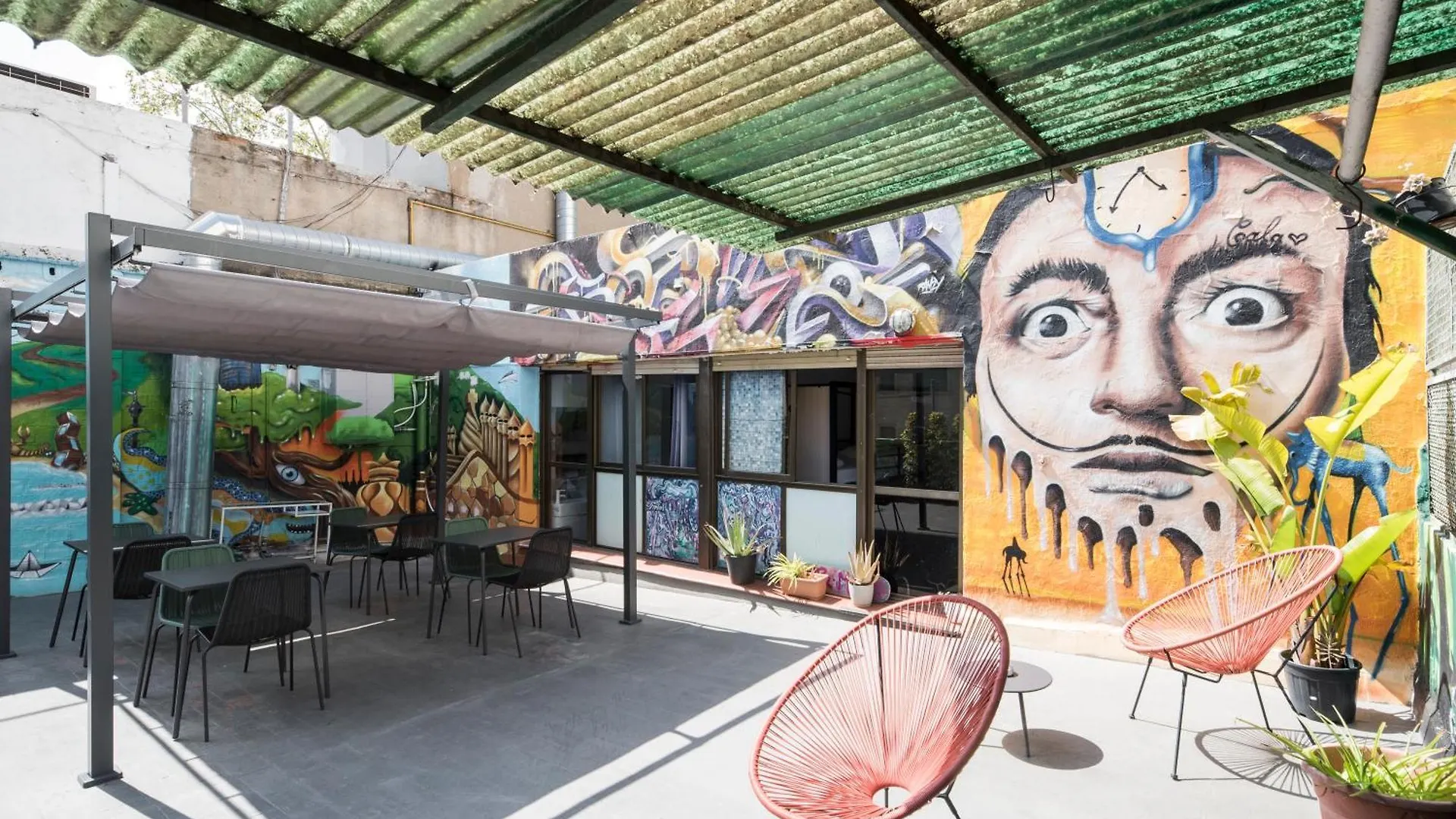 No Limit Hostel Graffiti Barcelone