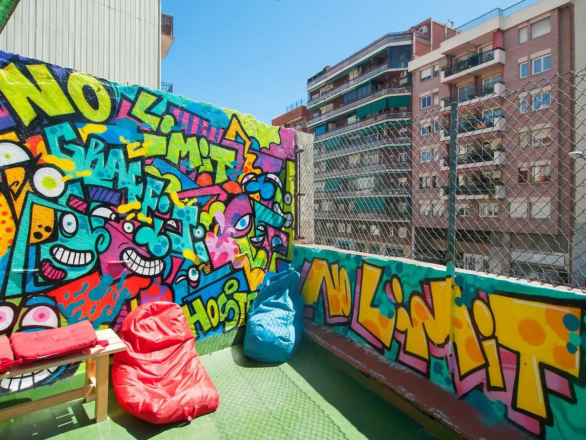 No Limit Hostel Graffiti Barcelona Spain