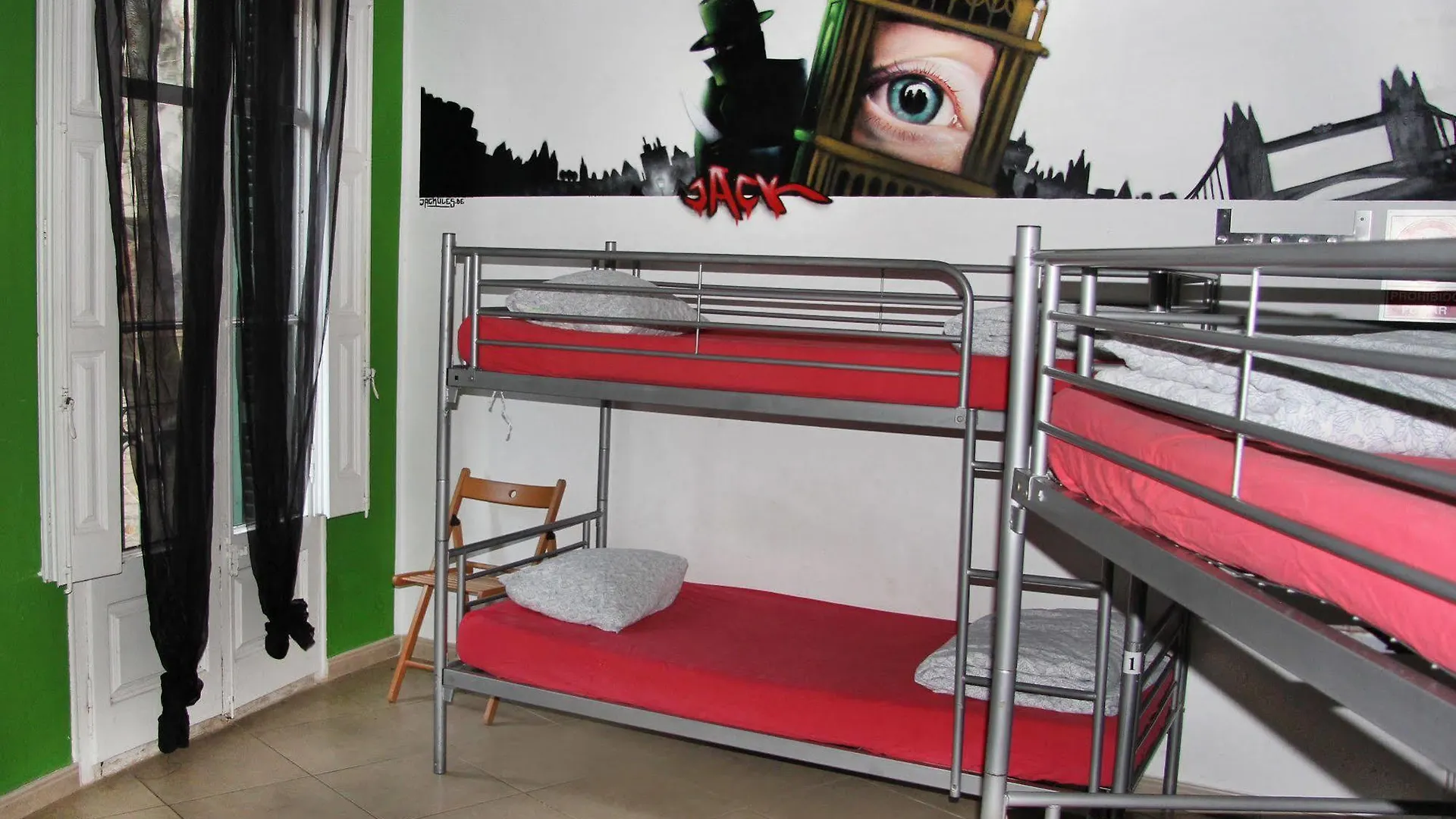 No Limit Hostel Graffiti Barselona