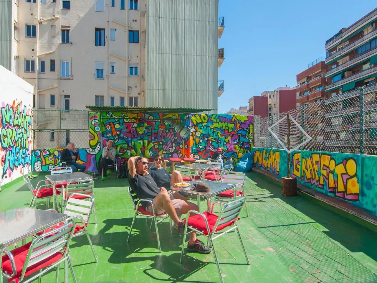 No Limit Hostel Graffiti Barcelona