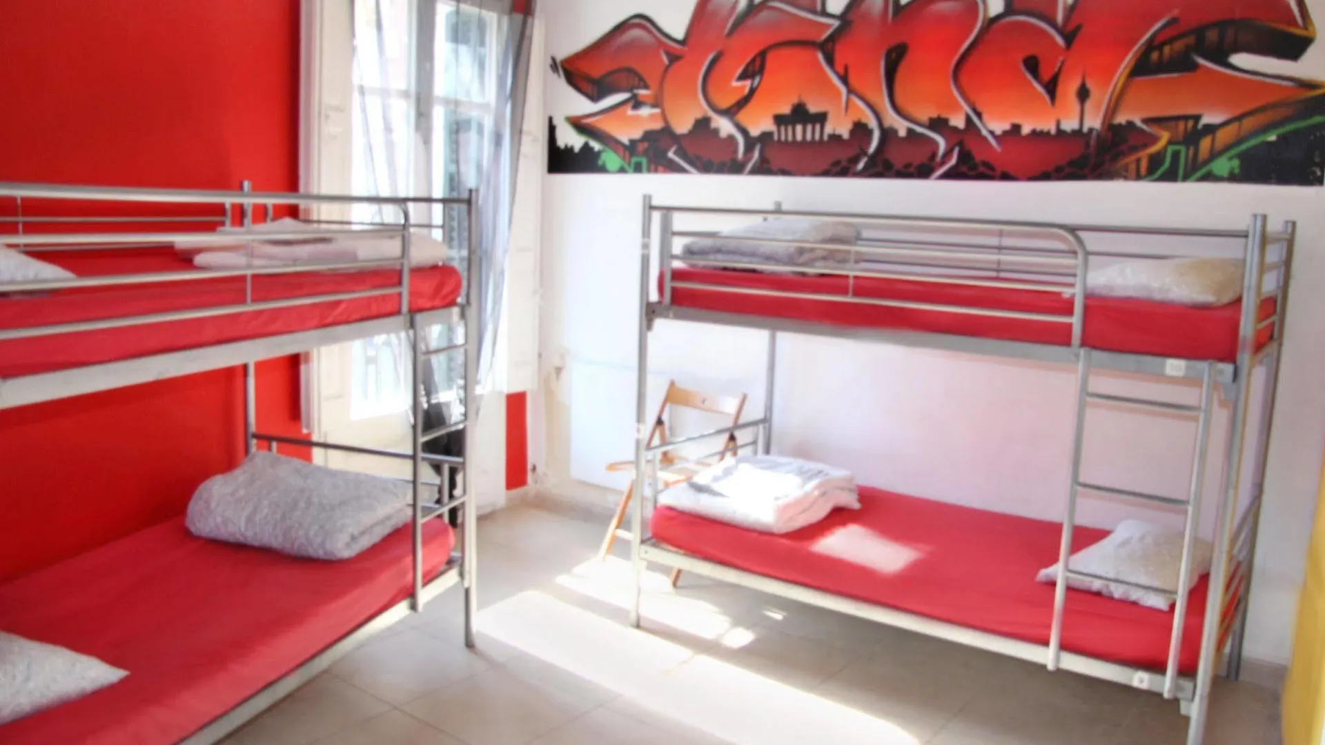 No Limit Hostel Graffiti Barselona