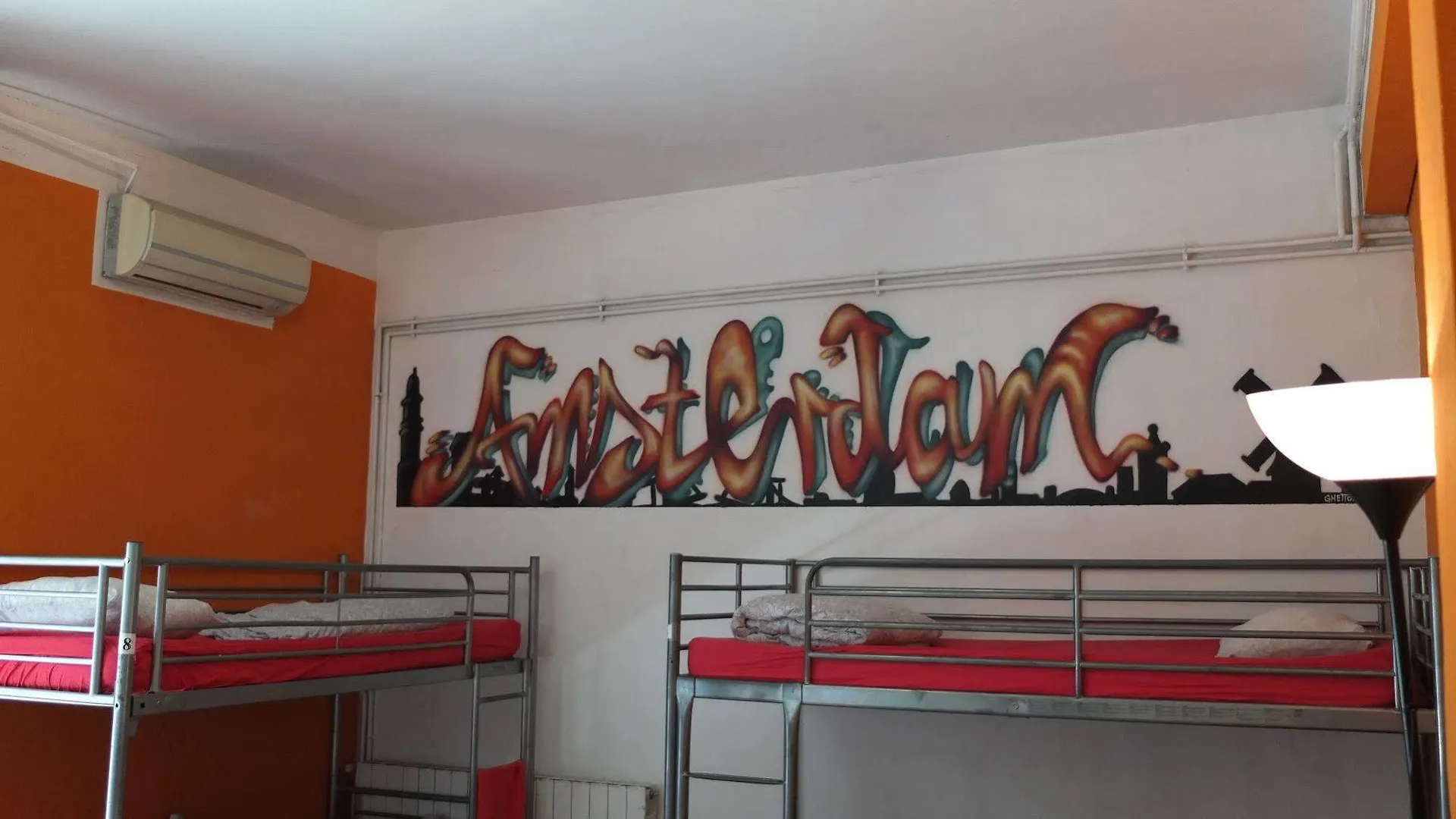 No Limit Hostel Graffiti Barselona